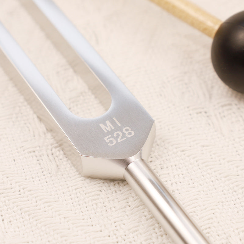 Tuning Fork 528HZ Aluminum Alloy for Chakra and Sound Therapy Ornament Decoration With a Mallet - Image 5