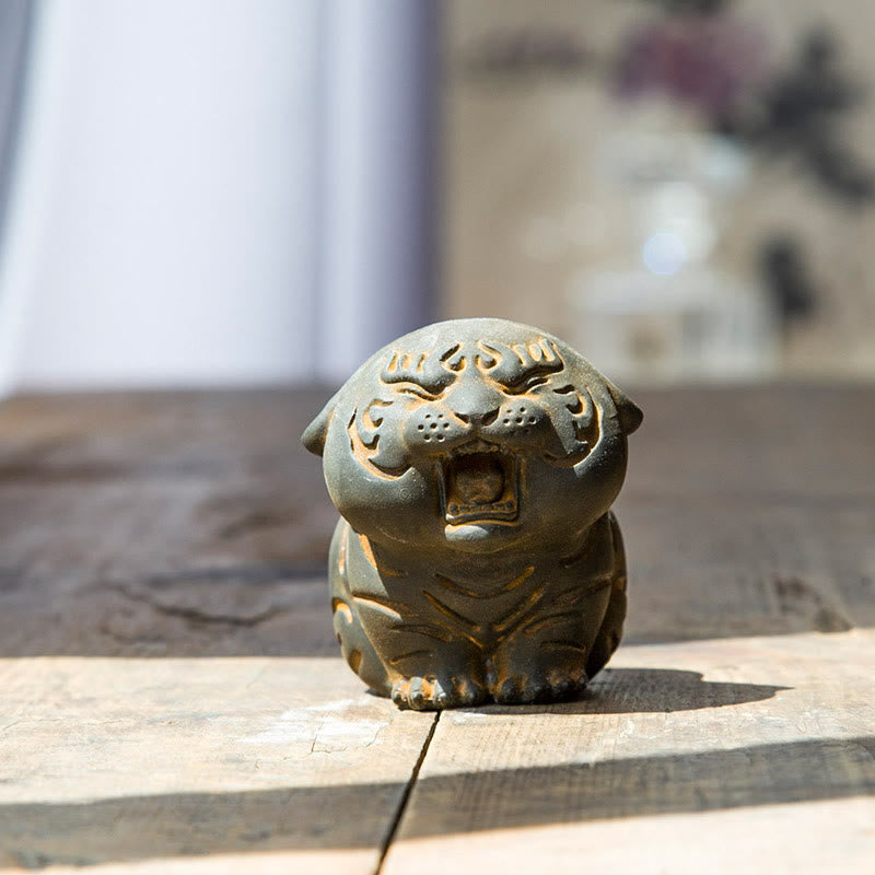 Mini Cute Tiger Iron Powder Rust Cast Resin Statue Home Decoration