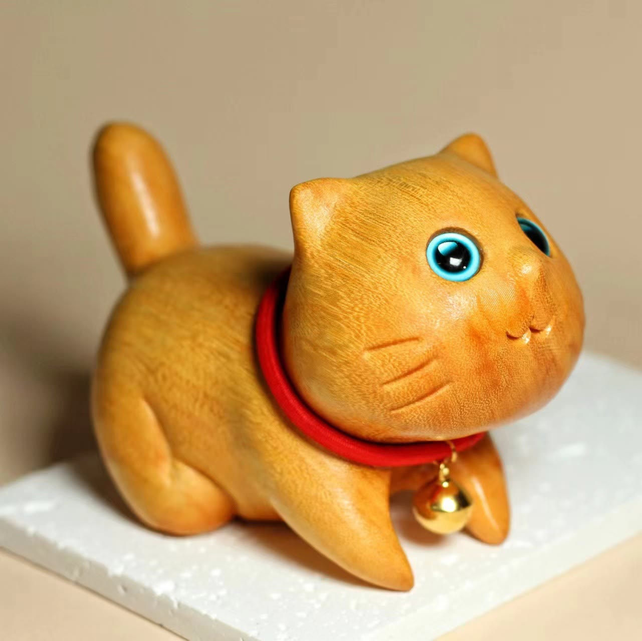 Mini Sandalwood Carved Lucky Confident Cat Healing Decoration - Image 7