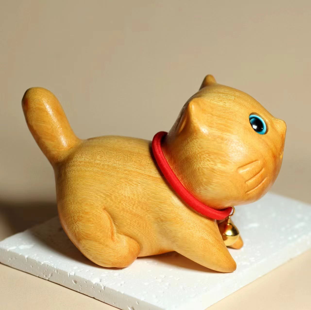 Mini Sandalwood Carved Lucky Confident Cat Healing Decoration - Image 9