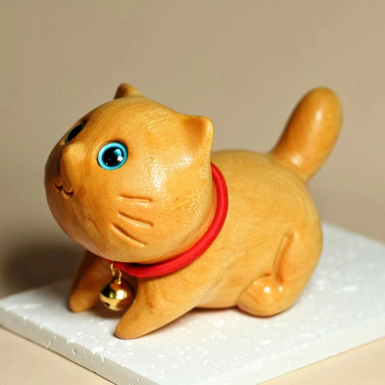 Mini Sandalwood Carved Lucky Confident Cat Healing Decoration - Image 8