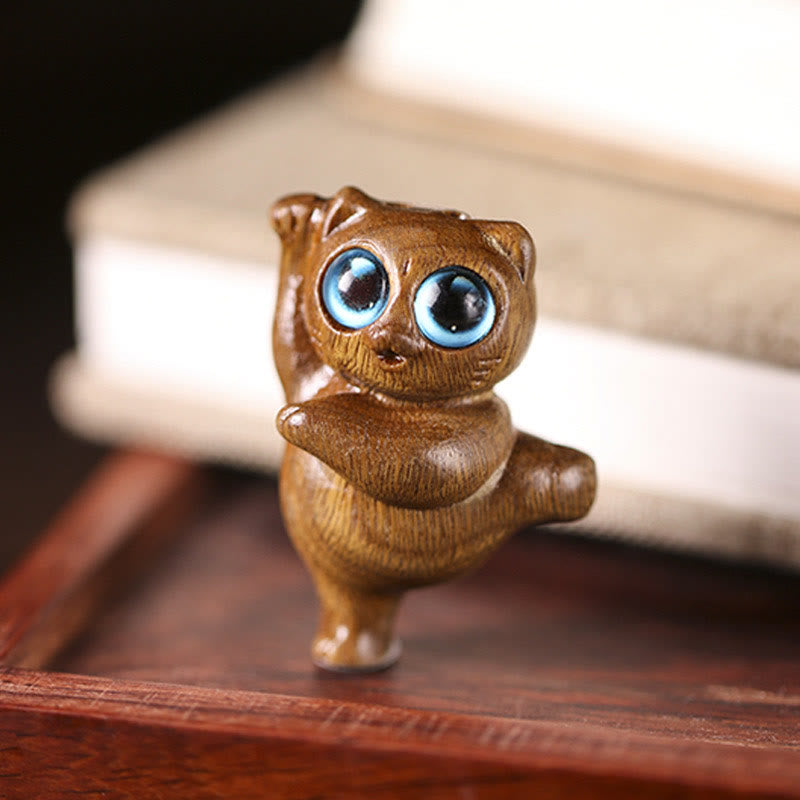 Mini Green Sandalwood Dancing Cat Engraved Positive Desk Decorations