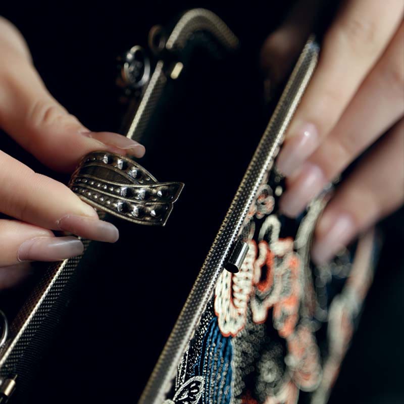 Butterfly Flowers Metal Handle Handbag - Image 3