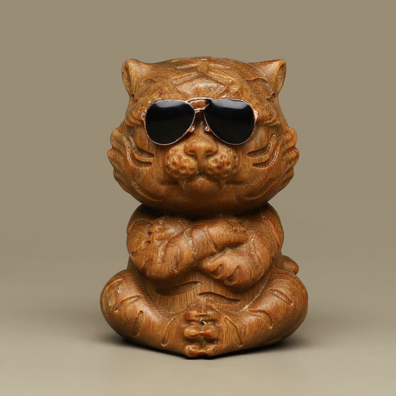 Small Green Sandalwood Tiger Engraved Positive Desk Decorations